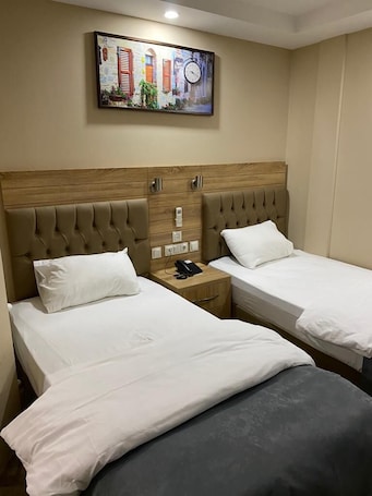 Deluxe Twin Room, Sea View | Minibar, in-room safe, desk, blackout drapes