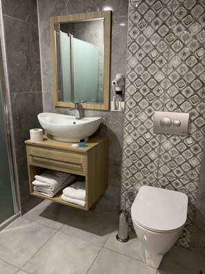 Deluxe Room, Sea View, Sea Facing | Bathroom