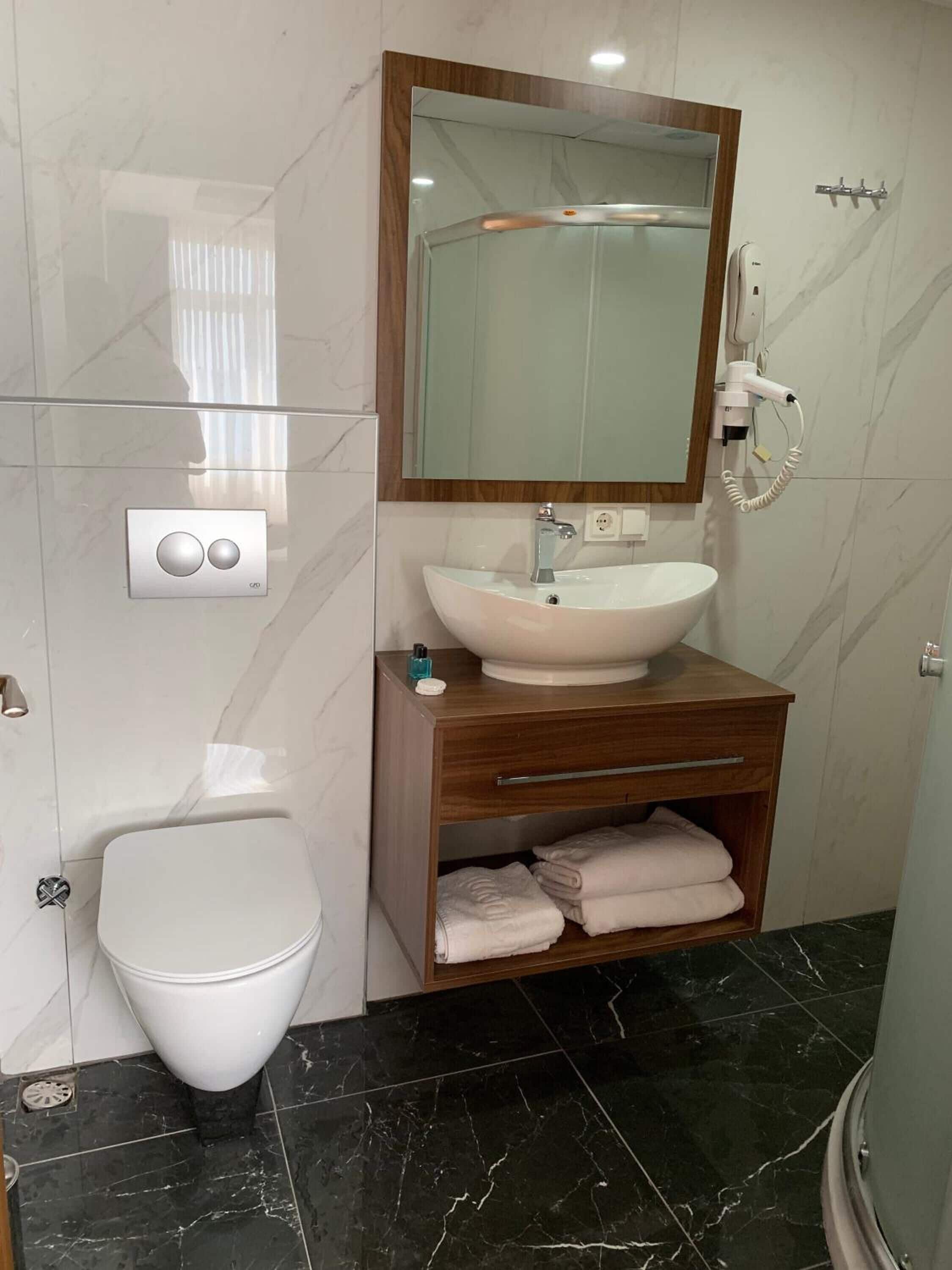 shower, rainfall showerhead, free toiletries, hair dryer