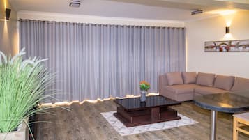 Family Apartment | Living area | 42-inch Smart TV with satellite channels, TV