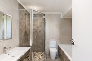 Apartment (1 Bedroom) | Bathroom