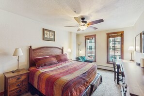 2 slaapkamers, een strijkplank/strijkijzer, internet, beddengoed