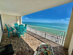 Outdoor dining - Ocean Reef 10th Floor Beach-Front, Free Beach Service, Nice Oversized Balcony (Panama City Beach)