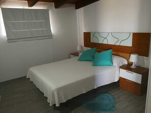 1 slaapkamer, een kluis op de kamer, een strijkplank/strijkijzer, wifi