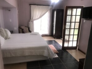 Chambre Deluxe Double ou avec lits jumeaux, accessible aux personnes à mobilité réduite | Wi-Fi gratuit