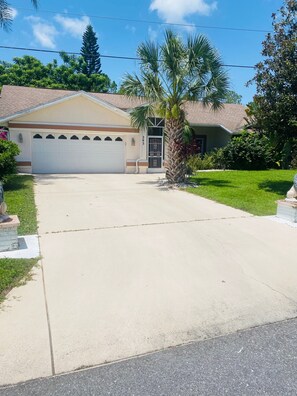 المنطقة المحيطة بالمنشأة