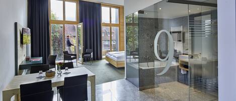 1 室のベッドルーム、セーフティボックス (室内)、アイロン / アイロン台、WiFi