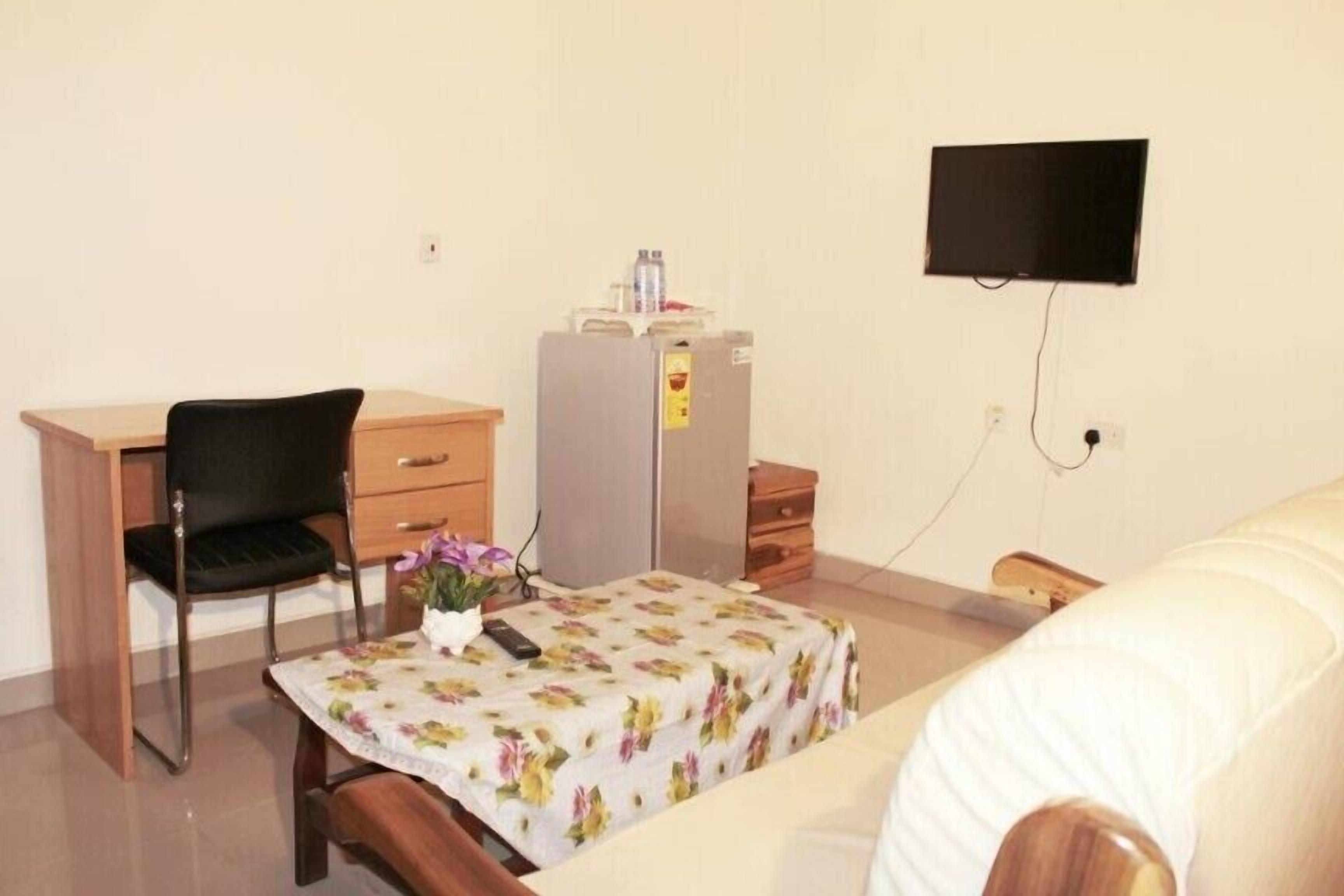 Phòng Suite Deluxe | Bàn, khu vực làm việc phù hợp cho laptop, bàn ủi/dụng cụ ủi quần áo 