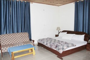 Deluxe Suite | Desk, laptop workspace, iron/ironing board, free WiFi