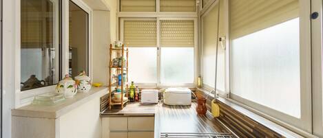 Frigorifero, microonde, forno, macchina per tè/caffè