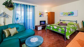 1 dormitorio, tabla de planchar con plancha, wifi gratis y ropa de cama