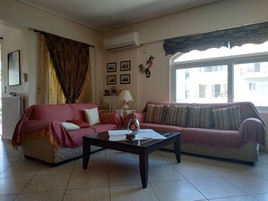 Living area - Thalia Apartment Kalamata (Kalamata)