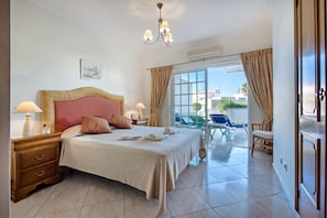 2 bedrooms, in-room safe, iron/ironing board, free WiFi