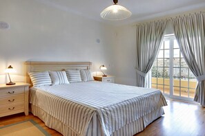 4 chambres, fer et planche à repasser, Wi-Fi gratuit, draps fournis