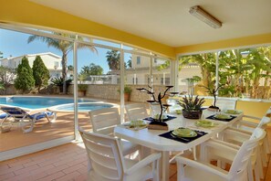 Outdoor dining - Lisianto - Villa in São Rafael with private pool (Albufeira)