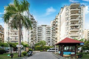 Exterior - First Sight Sanya Seaview Sky Garden Inn (Sanya)
