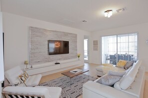 TV, videospill, DVD-spiller og stereoanlegg