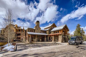 Exterior - Large ski-in/ski-out Breckenridge condo - walk to Snowflake lift & downtown (Breckenridge)