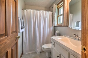 Articles de toilette gratuits, sèche-cheveux, serviettes fournies