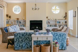 Flat-screen TV, fireplace, DVD player