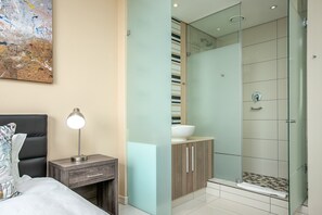 1 bedroom, iron/ironing board, internet, bed sheets