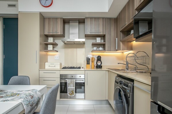 Fridge, microwave, oven, stovetop