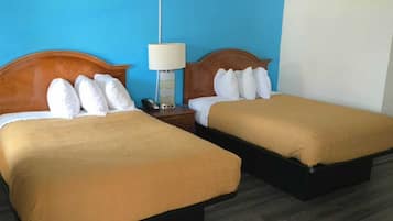 Individuell dekoriert, individuell eingerichtet, Schreibtisch