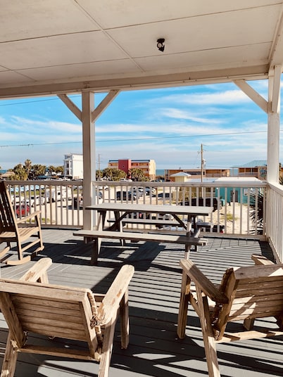 Great center-island location, walk everywhere!