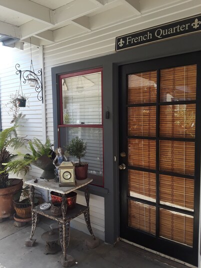 Cozy Cottage Close to Heart of Salinas.