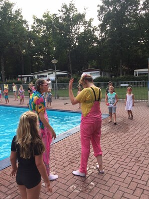 Piscina all'aperto, una piscina riscaldata