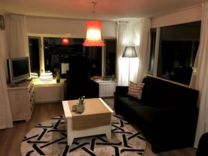 TV, DVD player, table tennis, books - Cozy chalet on family campsite De Vossenburcht with swimming pool and forest at 100m (IJhorst)