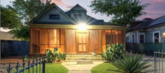 TOBIN HILL OASIS - PRIVATE POOL HOUSE 3BD/2.5BA, SCREENED IN PORCH, FULL KITCHEN