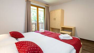 Appartement (Two bedroom apartment with Balcony (C) | 10 slaapkamers, een bureau, geluiddichte muren, gratis wifi