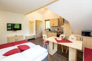 Apartment (Two bedroom apartment with Balcony (D) | In-room dining
