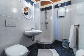 Departamento (Duplex 3) | Baño | Secadora de cabello, toallas, jabón, papel de baño 
