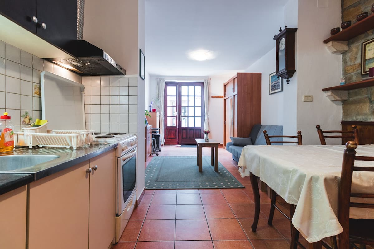 Lejlighed (One bedroom 2) | Privat køkken | Køleskab, ovn, kogeplade, brødrister
