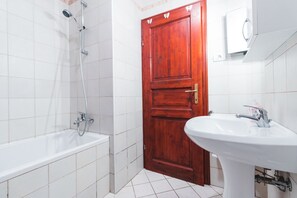 Apartment (One bedroom 1) | Bathroom | Hair dryer, towels, soap, toilet paper - Apartments Pri Mari (Piran)