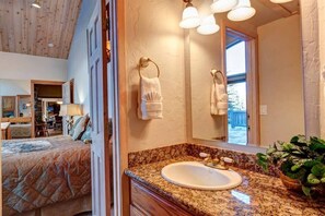 6 chambres, fer et planche Ă repasser, Wi-Fi, draps fournis