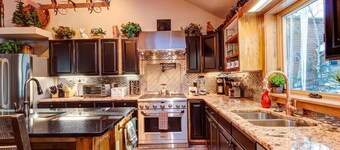 Spacious Home with Hot Tub!