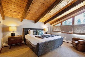 4 chambres, bureau, fer et planche à repasser, lit de bébé portatif