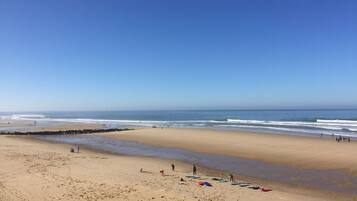 Plage à proximité, chaises longues