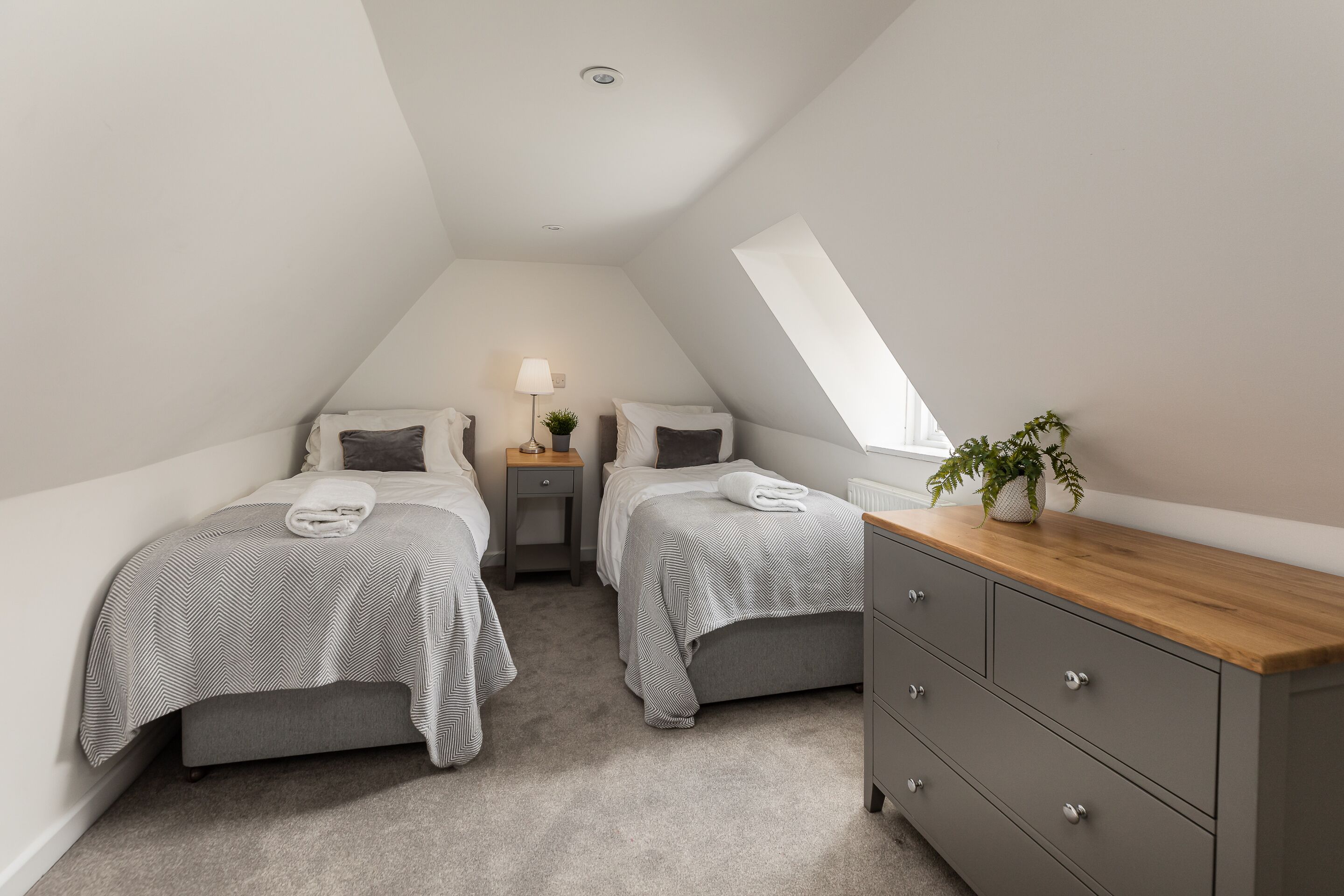 6 bedrooms, Egyptian cotton sheets, in-room safe, desk