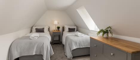 6 chambres, draps en coton égyptien, coffres-forts dans les chambres