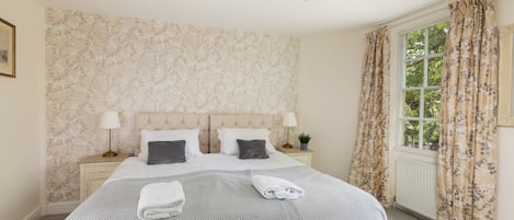 6 bedrooms, Egyptian cotton sheets, in-room safe, desk
