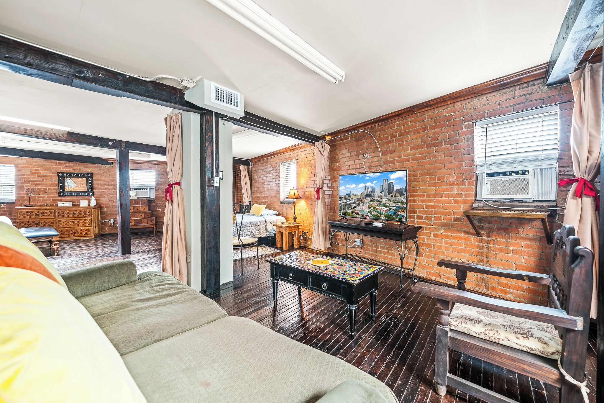 1 habitación, tabla de planchar con plancha y wifi gratis 