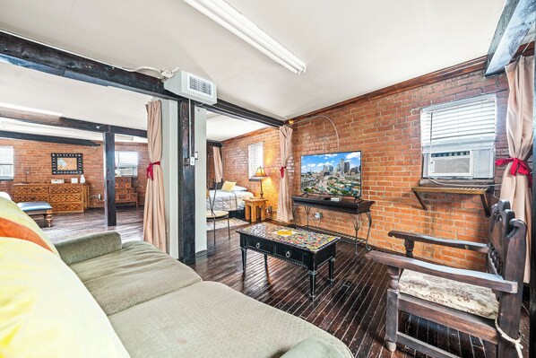 1 bedroom, iron/ironing board, free WiFi