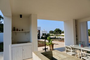 Outdoor dining - Exceptional mix of architecture , nature and luxury (Puglia)
