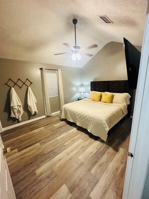 3 chambres, fer et planche à repasser, Wi-Fi, draps fournis