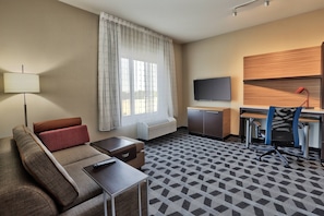 42-inch Smart TV with cable channels, TV - TownePlace Suites by Marriott Albuquerque Old Town (Albuquerque)