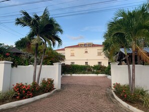 المنطقة المحيطة بالمنشأة